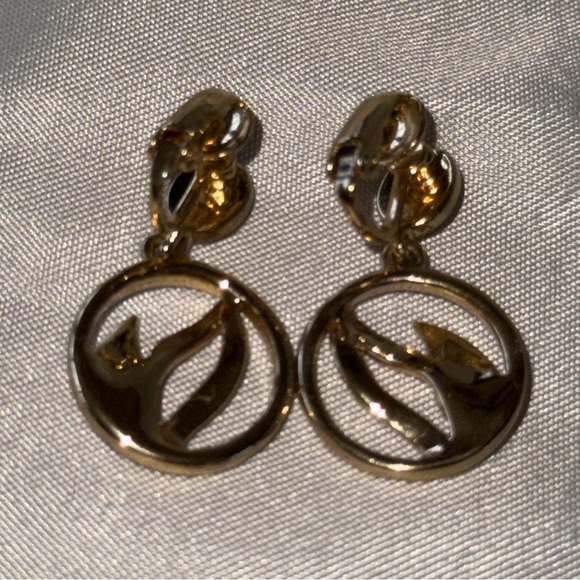 Vintage Chic Brushed & Smooth Gold Tone Open Circle Leaf Design Drop Earrings - Picture 7 of 9
